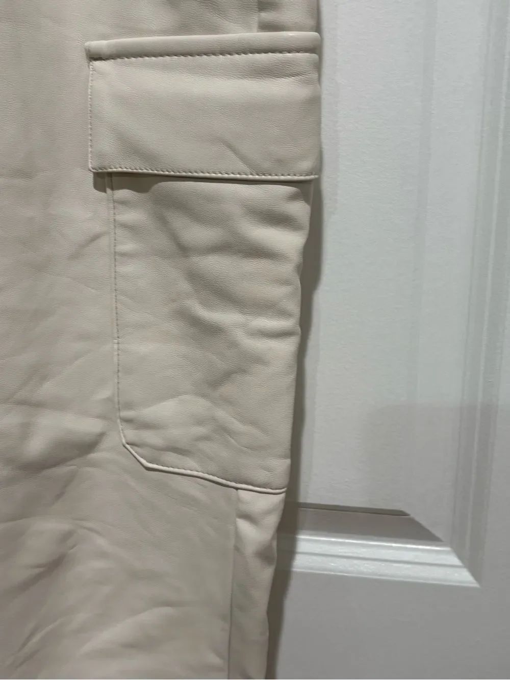 Abercrombie & Fitch Cream Vegan Cargo Joggers - Picture 3 of 7
